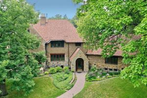 4861 Lake Harriet E