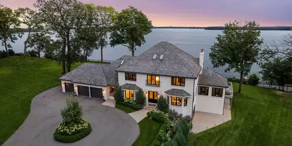 2070 Shoreline Drive