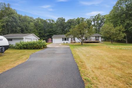 3339 Bluebird Road