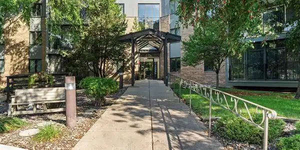 10 Windsor Court