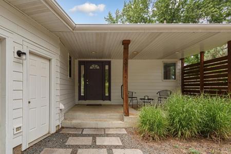 5077 Dudley Lake Path