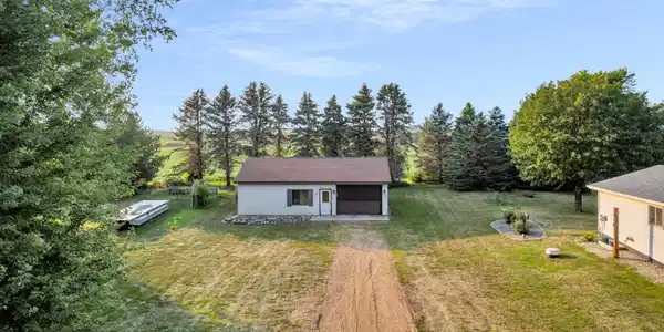 81 Lakeview
