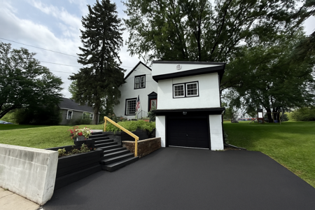 29 Riverside Avenue S