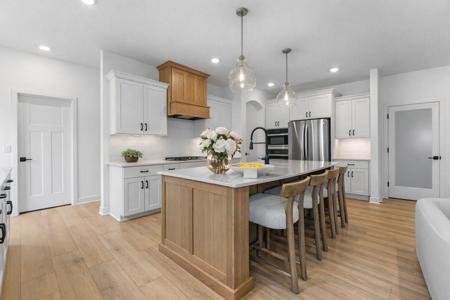 1860 Royal Boulevard N