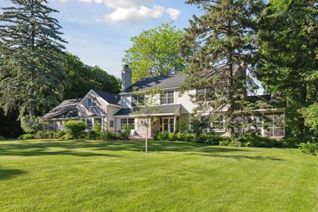 2745 Maplewood Circle W