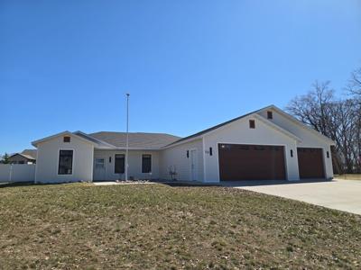 784 Lake Forest Circle