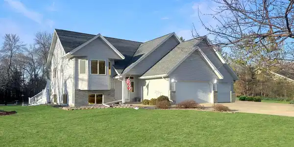 726 37th NE