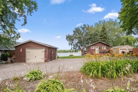 546 Lakeshore Circle