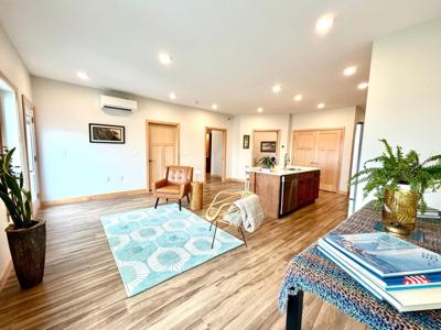 715 Lake Shore Drive NE