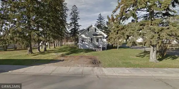 819 1st NE