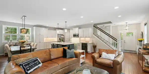 4166 Highwood