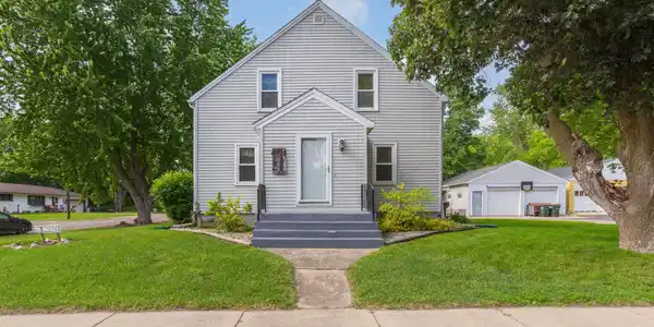 330 Lake Street W