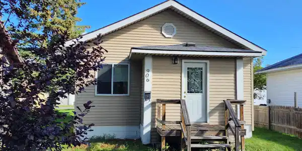 906 9th Street