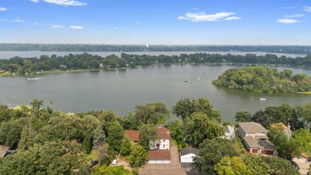 1701 W Medicine Lake Drive