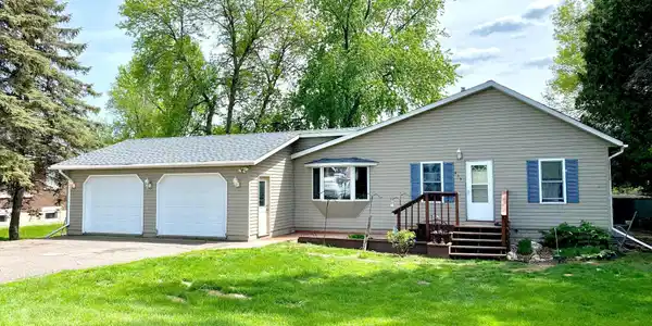 215 Lake W