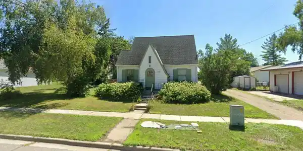 107 Main Street E