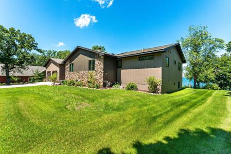 29777 Highland Loop
