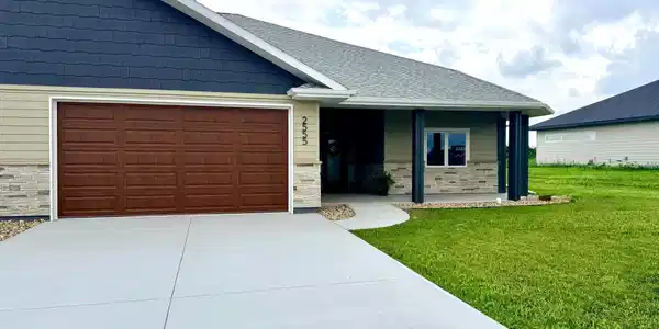 2555 Sutherland Dr