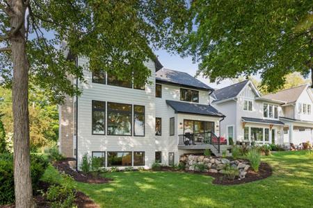 2915 Casco Point Road