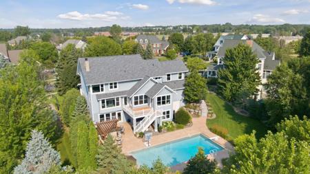 3300 Crestmoor Bay