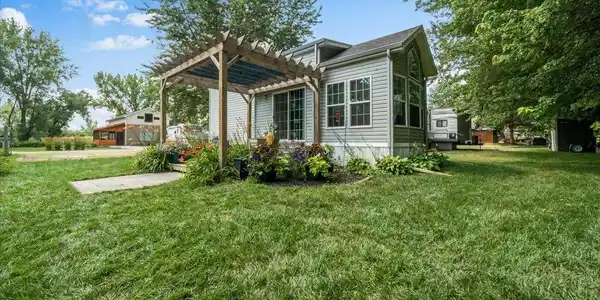 21653-21657 Finch Loop