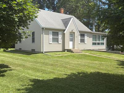 1412 Highway 71 NE