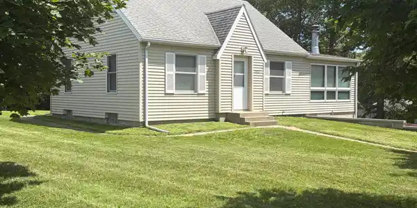 1412 Highway 71 NE