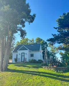 220 Green Street W