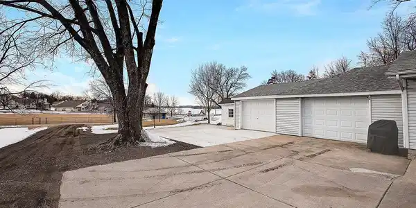 307 1st N