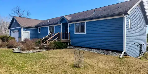 1892 Highway 11 E