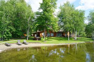 735 Island View Drive NE