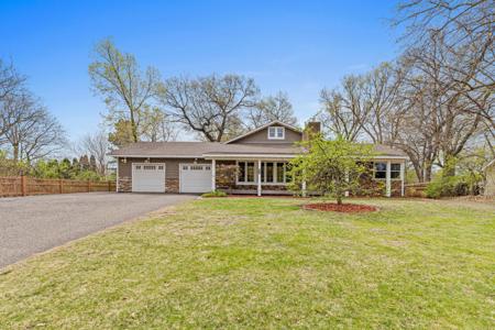 636 County Road B E