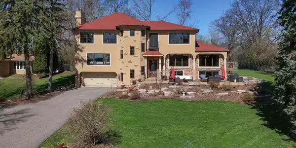 30 Willow Woods Drive