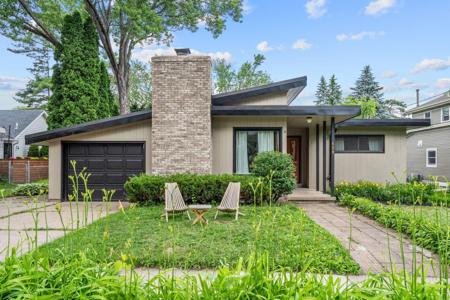620 Oak Street W