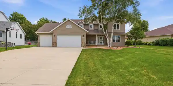 3200 Eagle Ridge Drive E