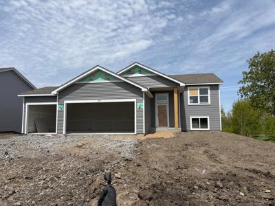 915 Harvest Trail