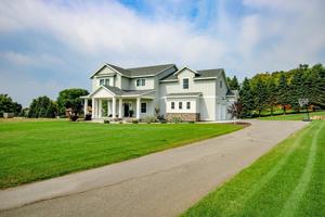 3667 Crestwood NE