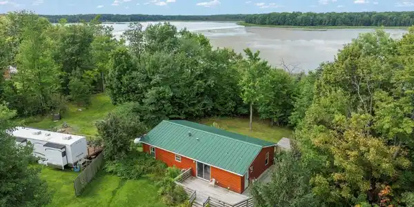 2959 Pomroy Beach Drive