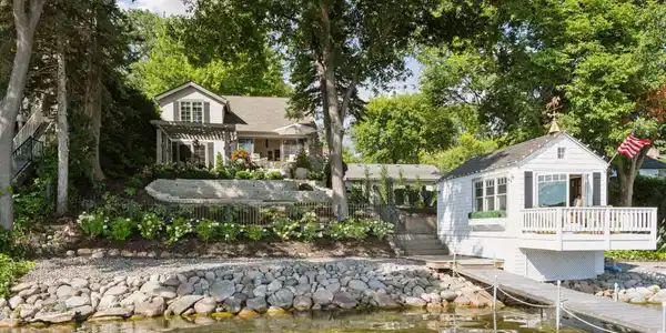 4805 Island View Drive