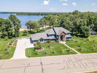 1571 Long Lake
