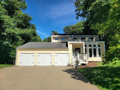 1040 Crest Ridge
