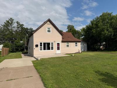318 Grove Street N