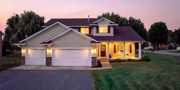 1669 Lakeland Circle