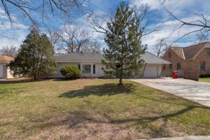 8731 Queen S