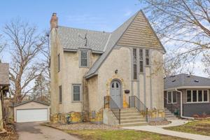 4732 Washburn S