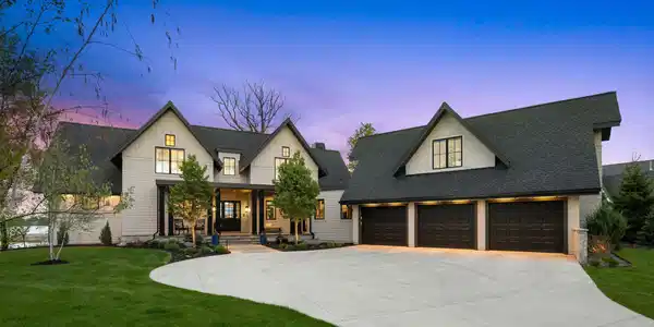 3752 Woodland Cove Parkway