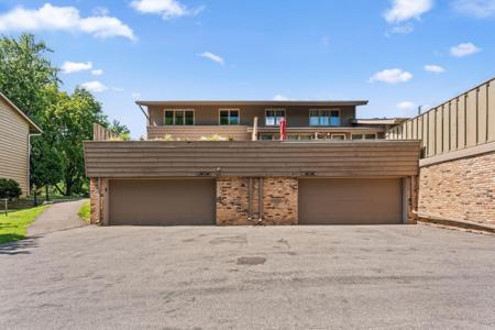 212 Windsor Court