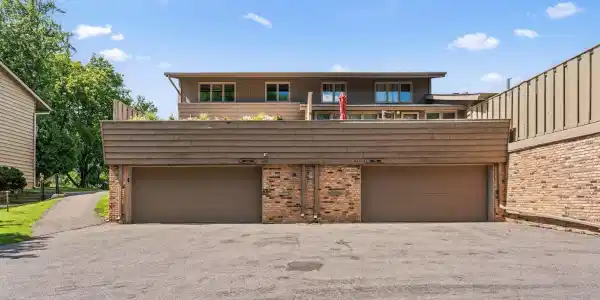 212 Windsor Court