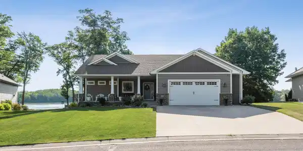 515 Elins Lake SE
