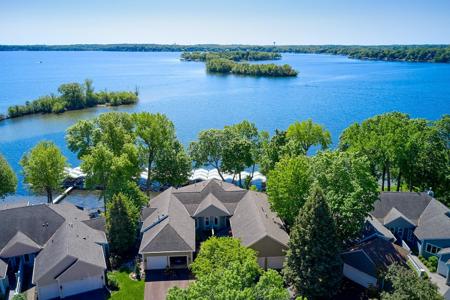 3008 Pelican Point Circle